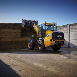 TM280S_grabbing_silage_from_a_clamp